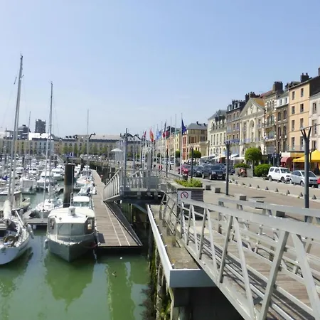 度假居 In With Sea Views *